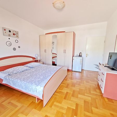 Rooms And Apartments Porat Stobreč Dış mekan fotoğraf