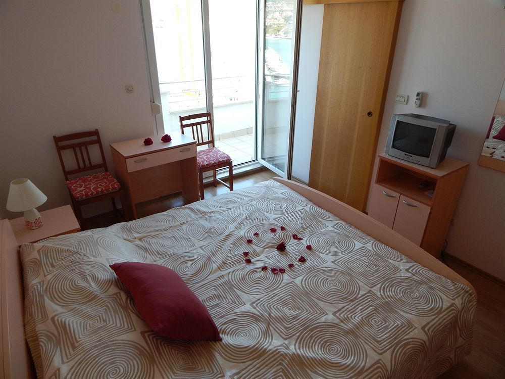Rooms And Apartments Porat Stobreč Dış mekan fotoğraf